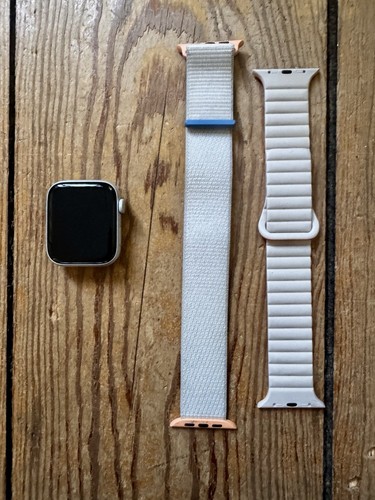Apple Watch SE 2023, GPS, 44 mm Aluminiumgehäuse Silber, Sport Loop Polarstern - Zdjęcie 2 z 7