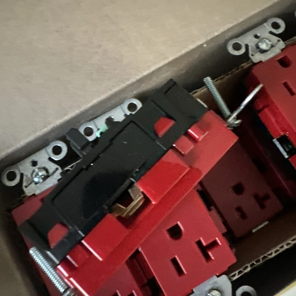 HUBBELL RECEPTACLE 20 A RED, 125V AC DR20STR LOTE DE 10 - Novo! - Imagem 4 de 4