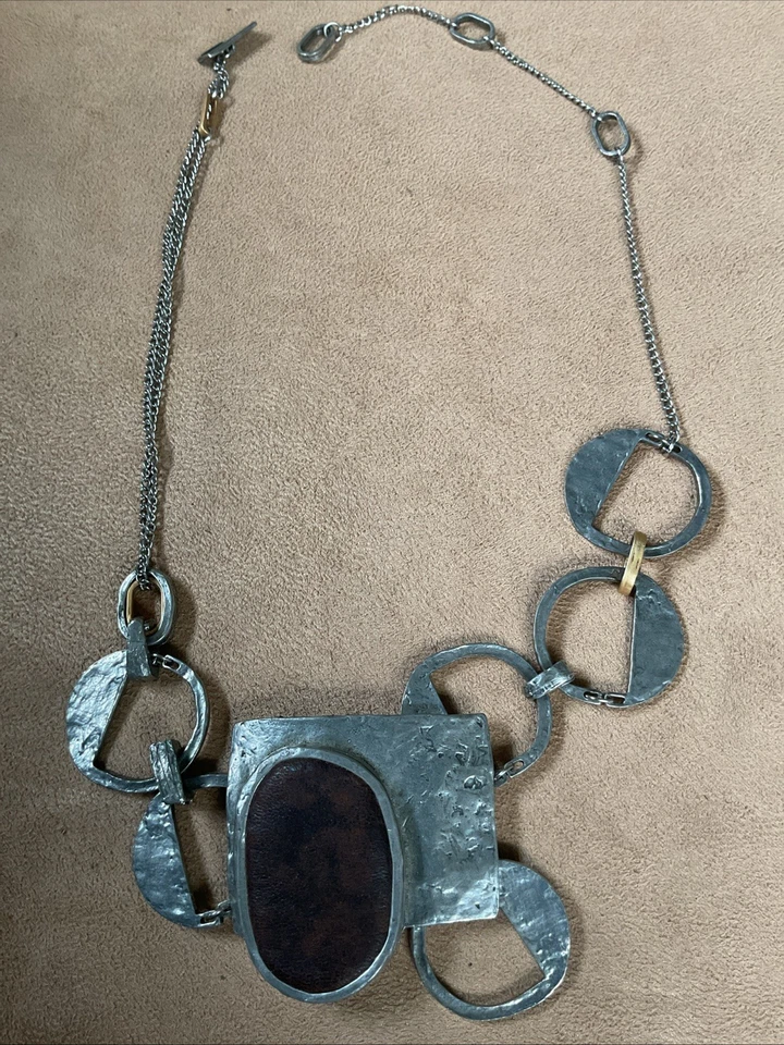 Collar y pulsera Ann Marie Chagnon peltre y cuero marrón Foto 2 de 4