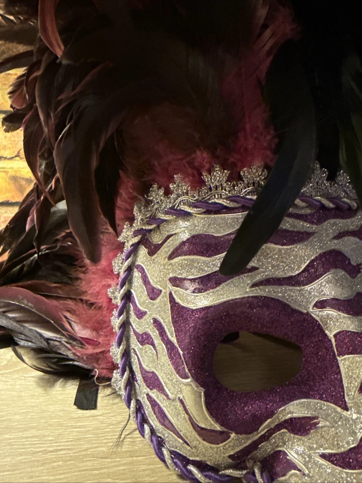 Mascarada Pluma Grande Carnaval Veneciano Nariz Larga Mardi Gras Plateado/Púrpura Foto 4 de 4