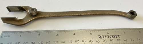 Vintage Singer 127 Sewing Machine Part (1920) - Feed Forked Connection - Picture 3 of 3