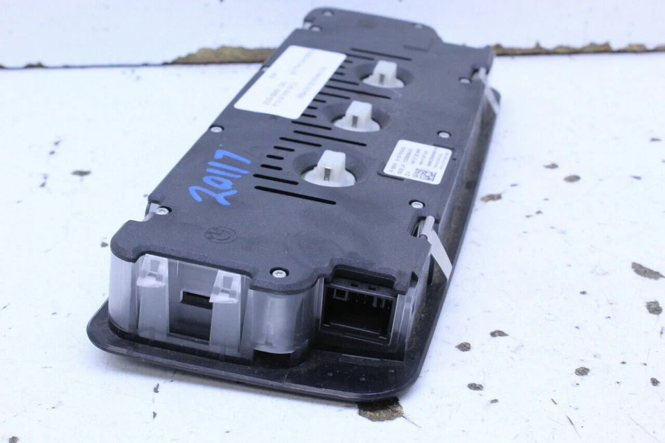 BMW 128i E82 2008-2013 consola de luces de lectura de mapas aéreos OEM usado Foto 4 de 4