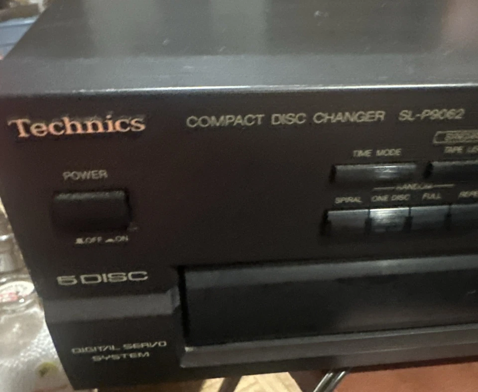 VINTAGE TECHNICS SL-P9062 5-Disc  CD Player MASH- Tested Japan - Image 4 of 4