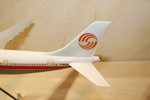 Airbus Indistrie A300 Flugzeugmodell, Aussteller 1:100, F-WLGA - Bild 12 von 13