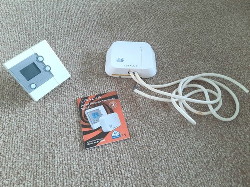 Salus RT300RF Digital Electronic Thermostat and Receiver