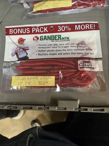 Gander Mountain Finesse Gusano 5.5" Cola Rizada Paquete de 20 PEGATINAS CANELA CON GANCHO - Imagen 4 de 12