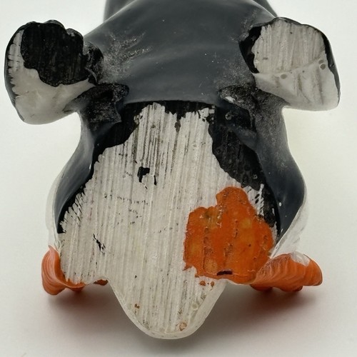 Lindo par de estatuillas de mini pingüino de resina dura encorvadas sentado agitando caminar - Imagen 8 de 17