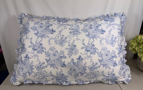 Almohada de cuña con volantes de damasco de lujo azul Pottery Barn LoveShackFancy RE$150 - COMO NUEVA - Imagen 6 de 9