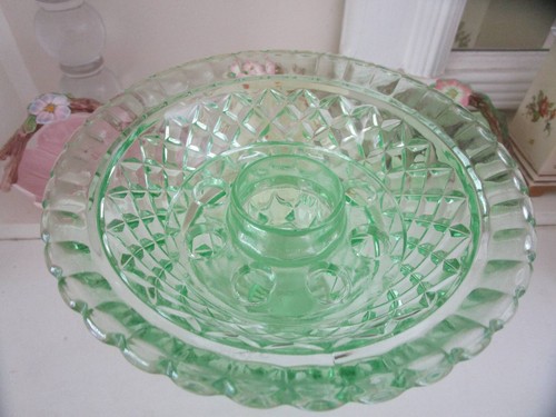 LARGE FLARED CROWN CRYSTAL GREEN DEPRESSION GLASS VASE WITH FLOWER FROG INSERT - Picture 3 of 11