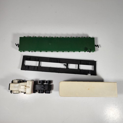 HO Scale Southern Railroad Flat Car #6972 w/US Postal Truck and Trailer Model - Picture 6 of 11