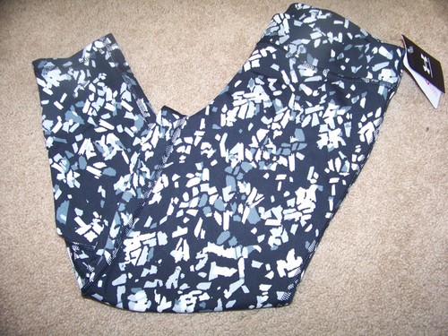 NWT Under Armour Athletic Motion Printed Ankle Crop Legging Girl's YLG Large Blk - Picture 1 of 2