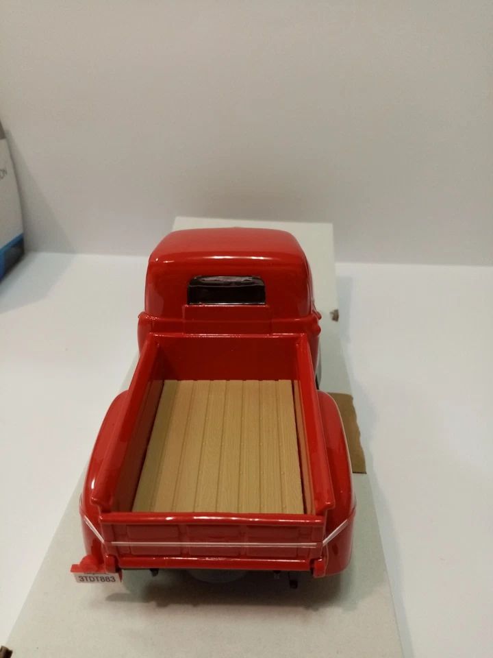 FORD PICK UP F 1 - 1948 RED SCALA 1:25 MAISTO SPECIAL EDITION Die Cast Modellino - Immagine 4 di 4