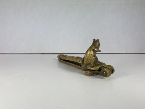 VINTAGE BRASS  NUTCRACKER “SQUIRREL ON A LOG”  5 1/2" - Picture 6 of 16
