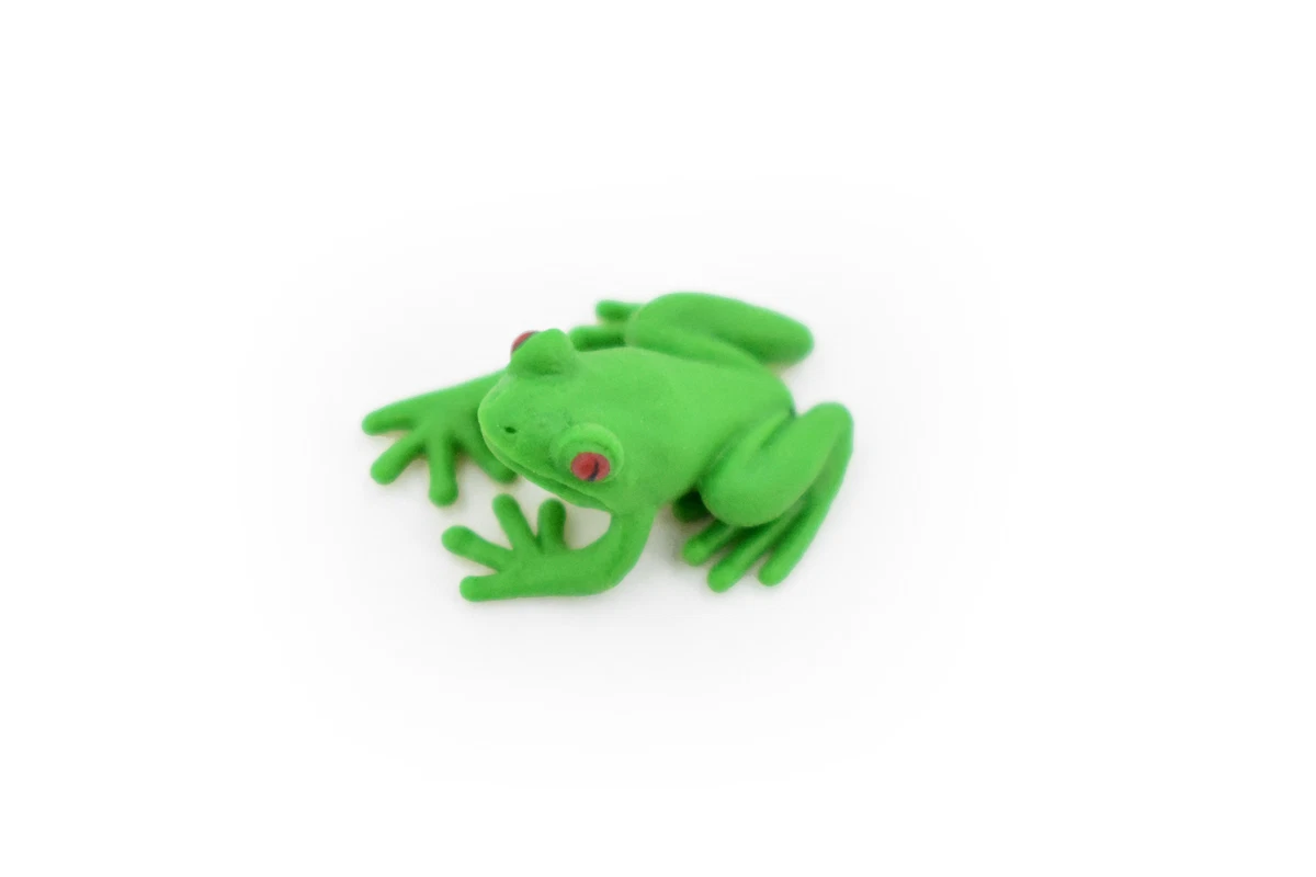 Mini Realistic Green Tree Frog Plastic Toy Small Figure Model Kids 1 F4077