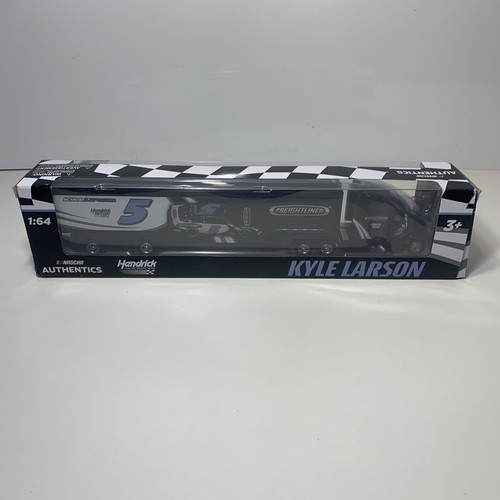 NASCAR HENDRICK MOTORSPORTS 1:64 RCAA RACING TRUCK KYLE LARSON DIECAST SPIELZEUG - Bild 2 von 9