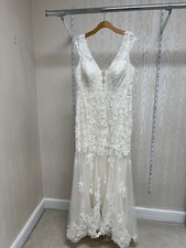 Sample Wedding Dress -Allure Bridal Style 9907 - Size 22 - Excellent Condition
