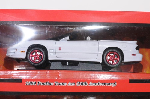 ROAD SIGNATURE PONTIAC TRANS AM COLLECTION SCALE 1:18 RARE 3 CAR LIMITED EDITION - Picture 6 of 8