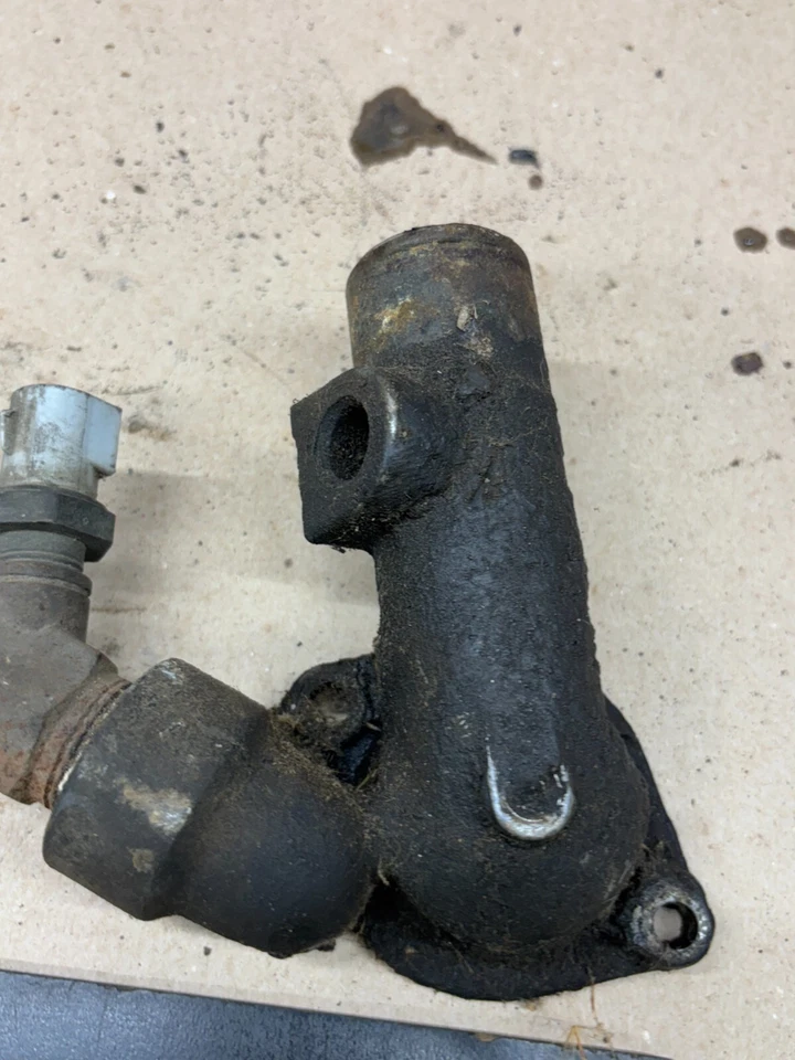 1993 94 95 96 FORD F150 F250 4.9 300 INLINE 6 THERMOSTAT HOUSING WATER OUTLET OE - Image 3 of 4