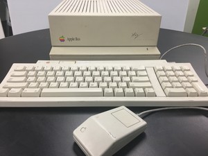 Vintage-Apple-IIGS-ROM-01-Limited-Edition-w-Woz-signature-with-Keyboard-Mouse
