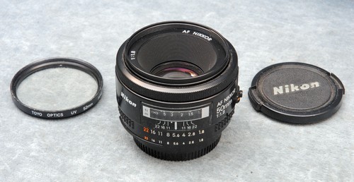 NIKON AF NIKKOR 50MM f1.8 KAMERA OBJEKTIV MIT KAPPEN UND UV FILTER, JAPAN - V1
