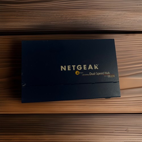 Netgear DS104 4-Port 10/100 Dual Speed Hub No Cord - Picture 1 of 6