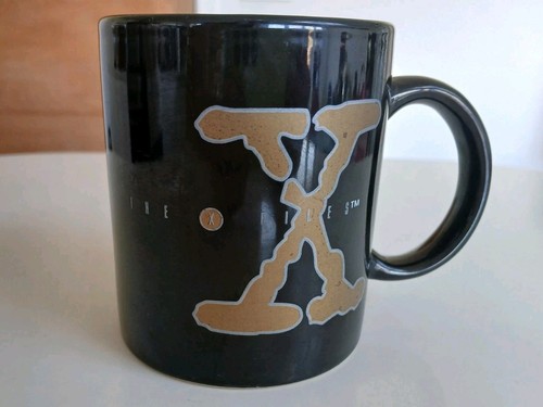 THE X FILES TM & 1996 TWENTIETH CENTURY FOX FILM CORPORATION MUG - BLACK & GOLD - Picture 3 of 11