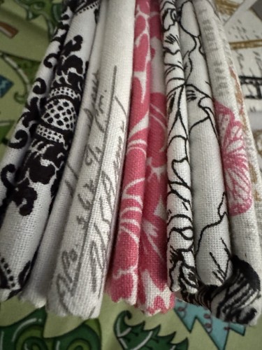 New - 10 Cotton Fat Quarters Paris Theme Pink, Black, White - Monuments & Keys - Picture 5 of 6