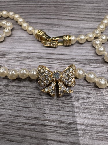 Swarovski Faux Pearl And Crystal Bow Signed  Necklace - Picture 4 of 8