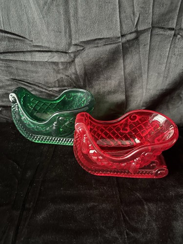 Vintage Set Of 2 Christmas Sleighs, Decorations/ Candy! Red/Green Heavy Plastic - Picture 3 of 6