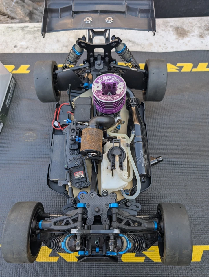 Team Associated 1/8 Scale RC8B3 Nitro 4WD Off Road Buggy - Image 2 of 4