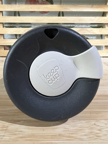 KeepCup Reusable Plastic Coffee Cup 12oz, Dark Grey Lid, Beige Grip Band & Cork  - Bild 3 von 5