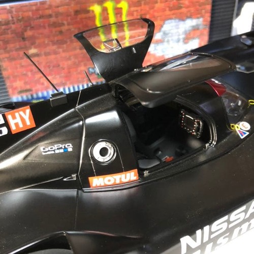 AutoArt 1/18 Nissan GT R LM Nismo pressofuso pesante pezzo da collezione - Foto 5 di 10