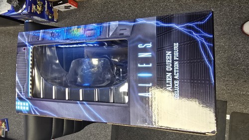Aliens Ultra Deluxe Xenomorph Alien Queen Action Figure - Picture 4 of 6