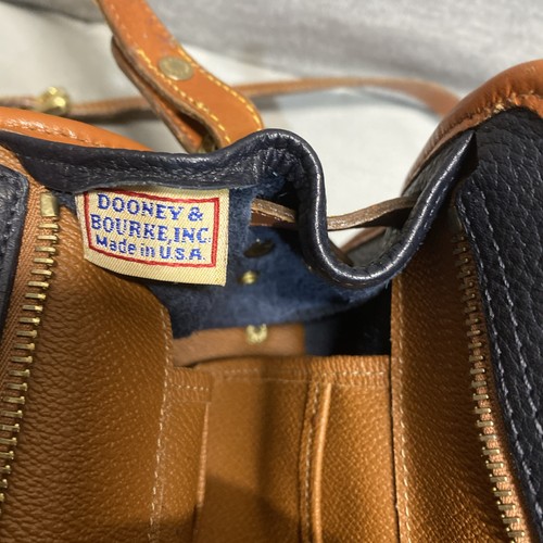 Cartera Bandolera Dooney Bourke De Colección Cuero Guijarro Negro/Tostado Usada en Excelente Condición - Imagen 7 de 10