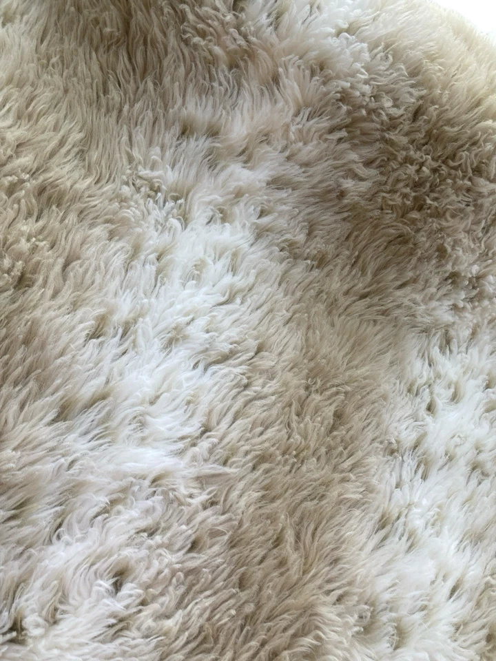 "Manta Pottery Barn Luxe de piel sintética marrón tostado marfil 50"" X 60"" estampado animal" Foto 2 de 4