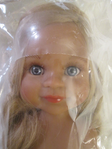Cleo Blonde Latina Paola Reina Las Amigas Doll 32cm Vinyl Blue Eyes Smiling NIP - Picture 1 of 9