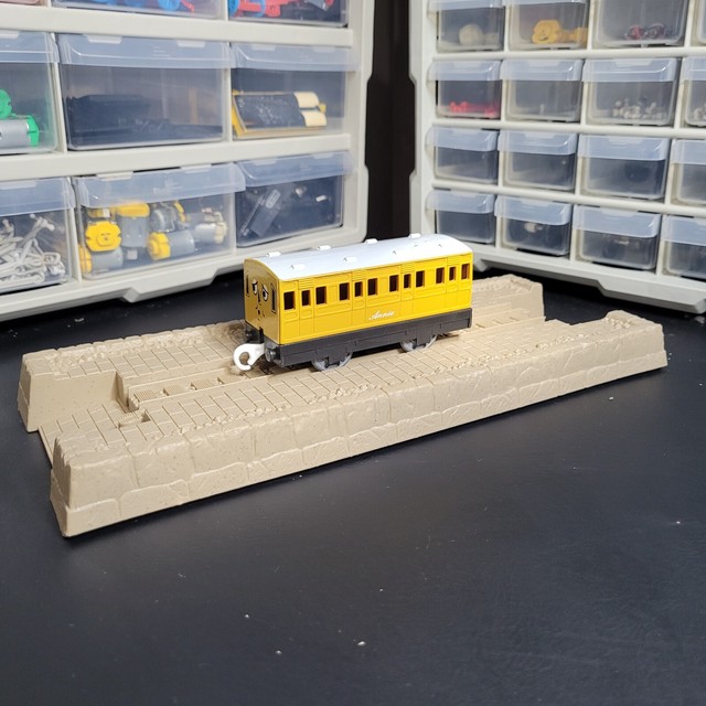 Thomas & Friends Trackmaster Motorised Station Platform (Not TOMY) Thomas & Friends Trackmaster Motorised Station Platform (Not TOMY)