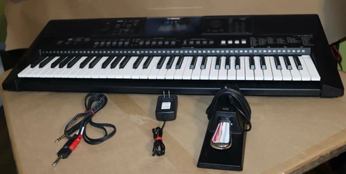 YAMAHA PSR-E463  Electronic Keyboard Portatone Synthesizer 61 key. W/Accessories