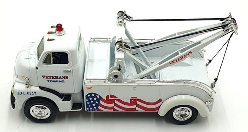 First Gear 1/34 Scale 19-1182 - 1952 GMC Heavy Duty Wrecker - Veterans Towing - Picture 4 of 6