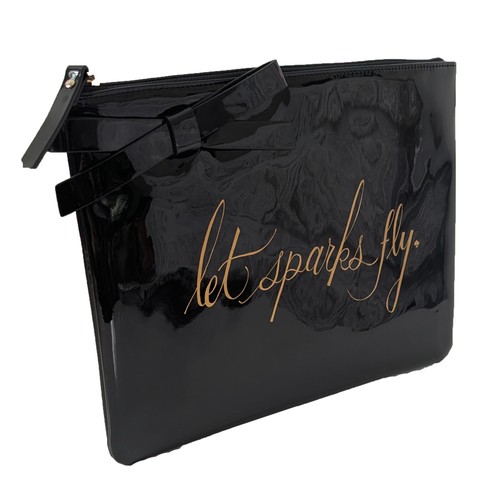 Kate Spade Let Sparks Fly Quote Patent Clutch – Black Glossy Zip Pouch with Bow - Afbeelding 2 van 4
