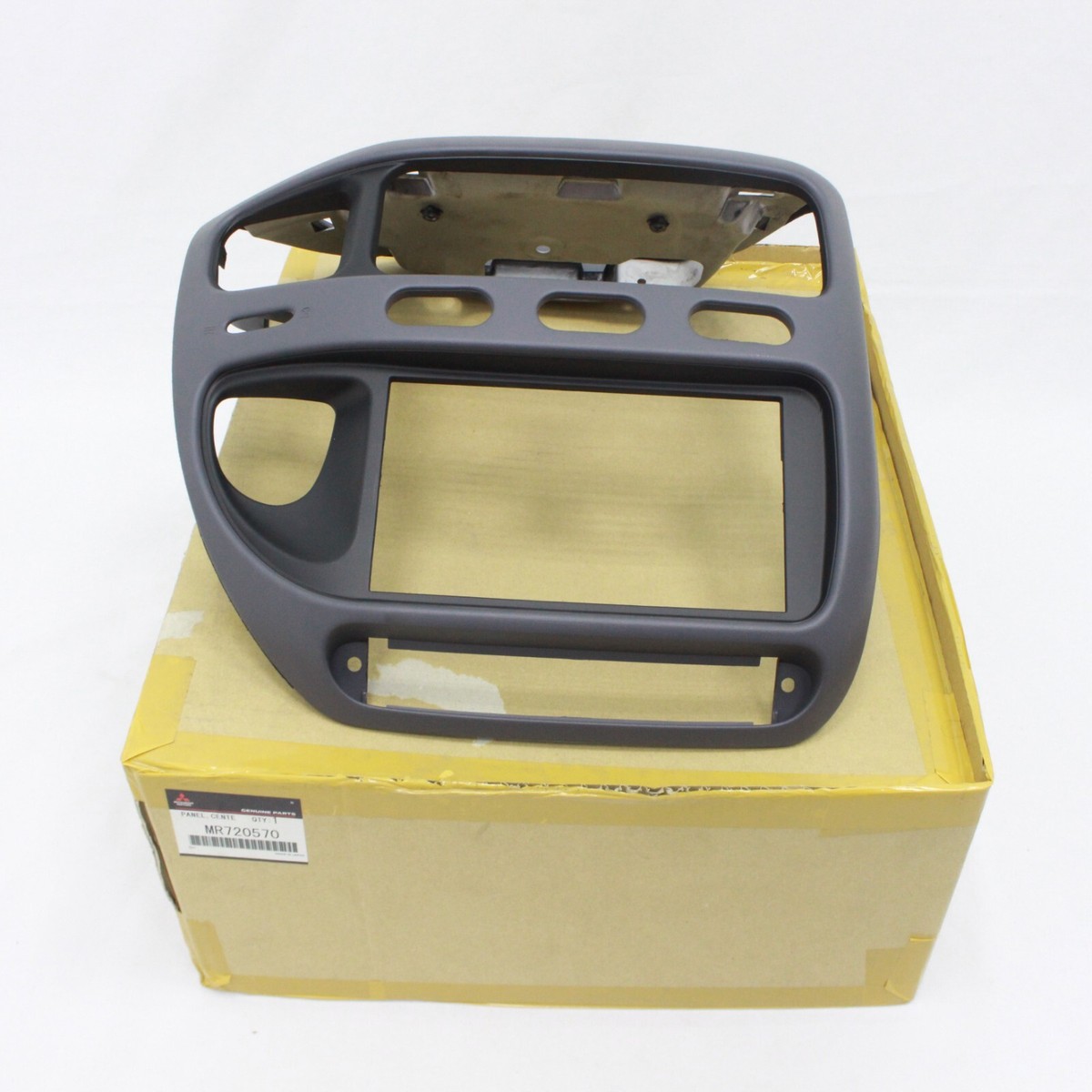 y-dash様 Centre Dash Heater Stereo Surround Panel for Mitsubishi Delica