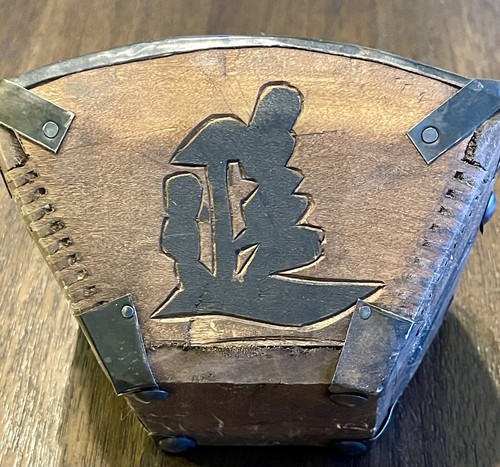 Caja de arroz integral de madera asiática china vintage con acento metálico y caracteres pequeños - Imagen 20 de 22