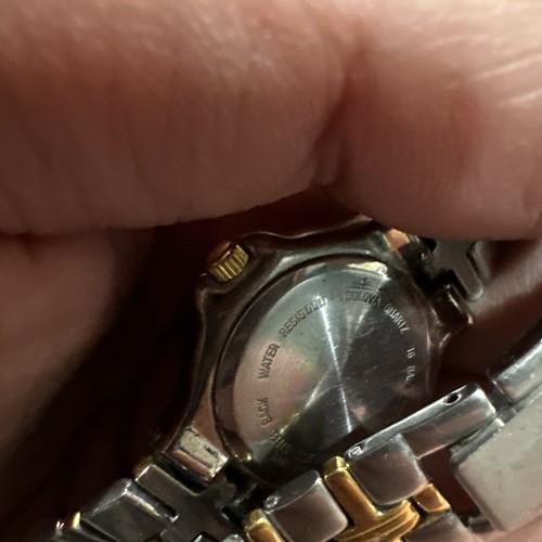 Reloj de cuarzo vintage para dama BULOVA 98M36 de dos tonos de acero inoxidable y oro 25 mm - Imagen 7 de 10