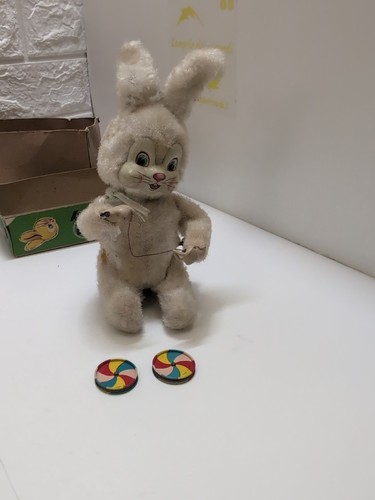 Yo Yo Playing Bunny Wind Up Japan MM - Picture 8 of 17