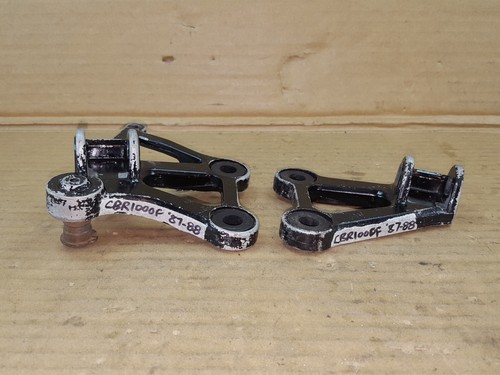 HONDA CBR1000F 1987-1988 LH & RH Front Footrest Hanger/Mount/Bracket - Picture 3 of 8