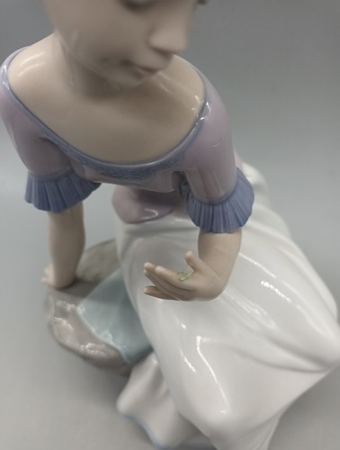 Nao Lladro "Spring Reflections" Spanish Porcelain Figurine 1392 - Picture 8 of 10
