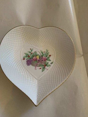 EUC Vintage Mikasa Elfenbein Bone China Weihnachten Geist Herz Schale B2098 - Bild 1 von 5