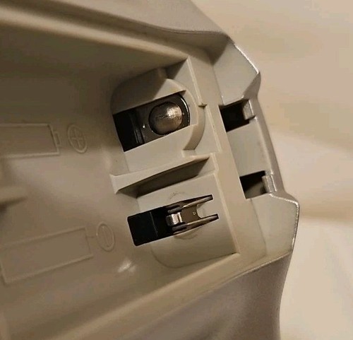 OEM Nintendo D0L004 Wireless Wavebird GameCube Platinum Controller No Receiver - Picture 8 of 10