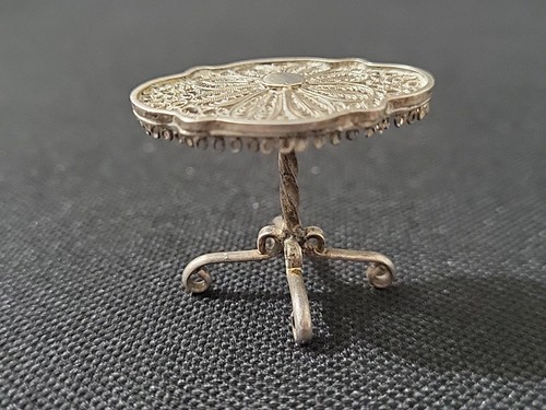 Antiguo lote de muebles de filigrana de plata esterlina sillas para casa de muñecas mesa sofá 5 piezas - Imagen 7 de 24