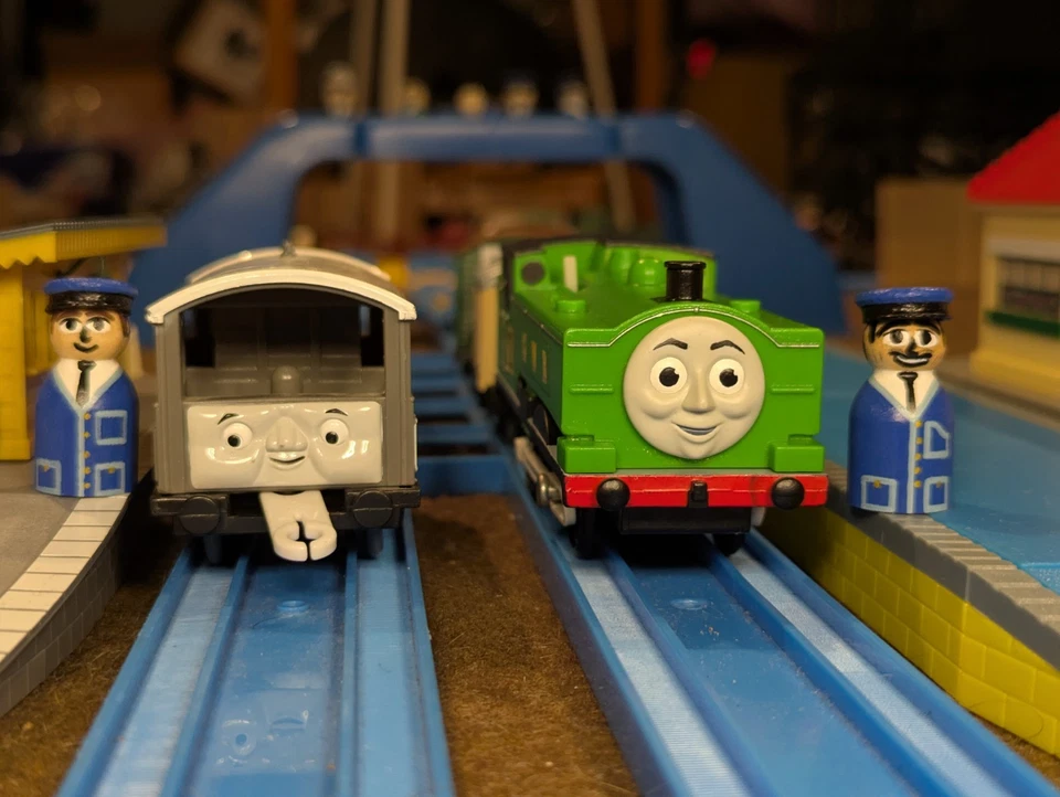 Figuras personalizadas Tomy/Trackmaster RC Duck + Driver, furgonetas personalizadas y sapo facial 3D Foto 3 de 4